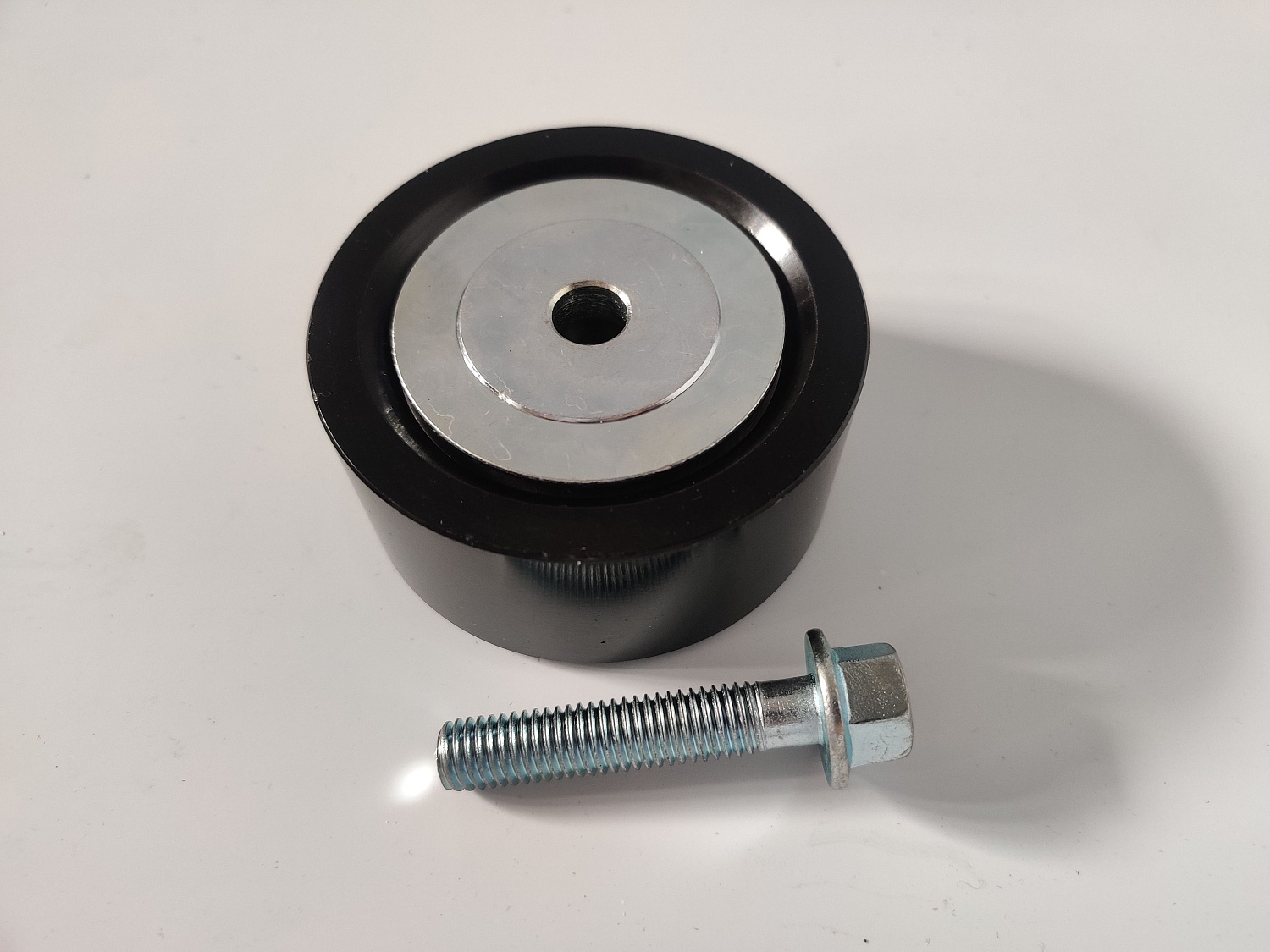 5340.8114120 Ролик промежуточный