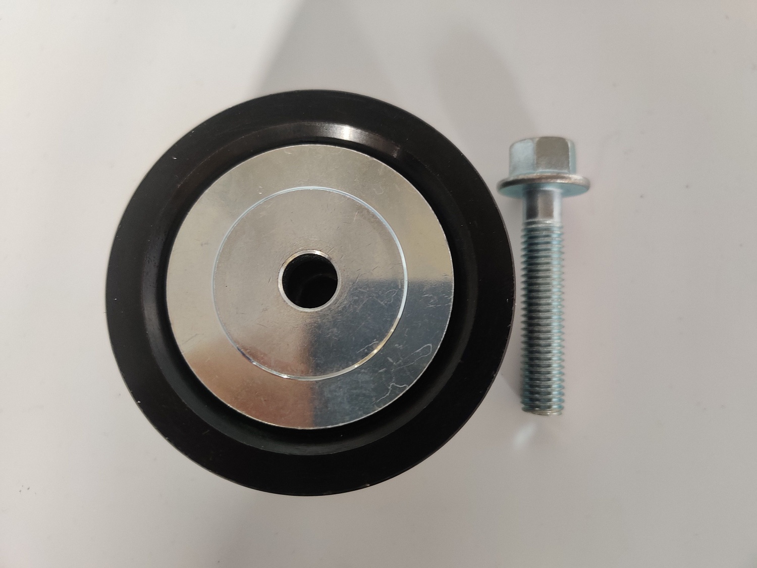 5340.8114120 Ролик промежуточный