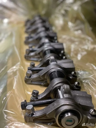 536.1007090-01 Ось с коромыслом и стойками