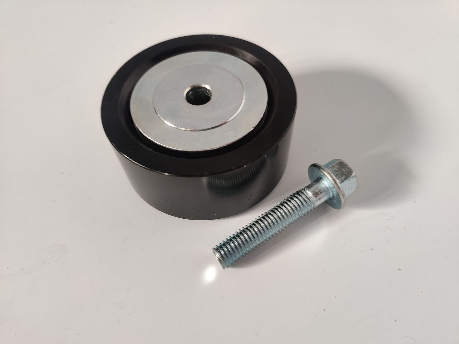 5340.8114120 Ролик промежуточный